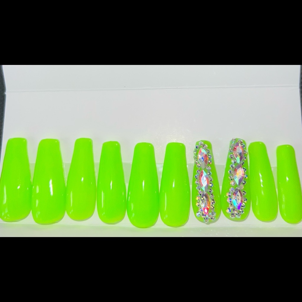 Green Fury!!!! Press on nails!